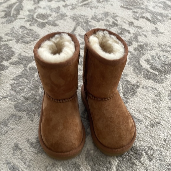 LIKE NEW💫 Toddler 6 UGG medium - Picture 5 of 9